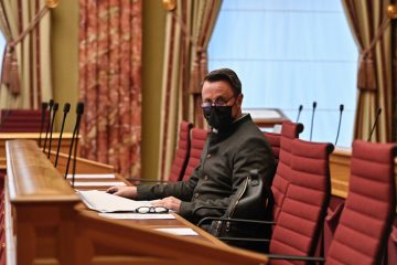 „Copytani“ / Uni-Entscheidung: Bettel darf sein Diplom behalten – Premier bittet dennoch um Aberkennung