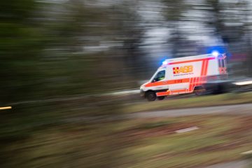 Konz / Vor Schule: 16-Jähriger sticht 23-Jährigen nieder – Opfer in Lebensgefahr