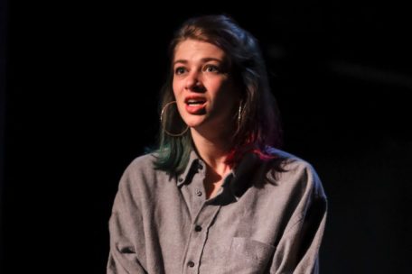 &hellip; Chalotte (Nina Hazotte-Maggipinto) d&eacute;cide, elle, de tout larguer