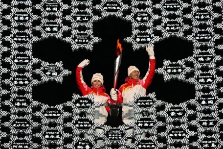 Olympia-Eröffnungsfeier / „Ausgestreckter Mittelfinger“: Letzte Fackelläuferin befeuert Kritik