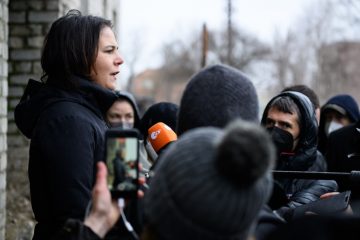 Vermittlung / Macron und Baerbock werben in Ukraine für Deeskalation