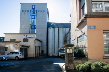 Sitz des Unternehmens im Zentrum der Stadt Esch