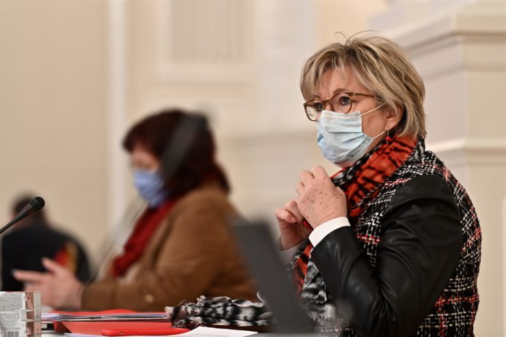 Parlament / Wer bietet mehr? Erneute Debatte über Kaufkraftverlust und explodierende Energiepreise