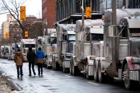 Lkw-Demo / Paris und Brüssel verbieten „Freiheitskonvois“ von Gegnern der Corona-Maßnahmen