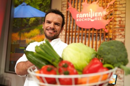 „Familien-Kochduell“ / Köstliche Unterhaltung am Nachmittag mit TV-Koch Steffen Henssler