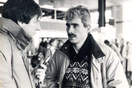 Viele Stunden und nahezu 40 Jahre lang beantwortete Heinz Thews die Fragen der Luxemburger Presse (hier im Gespr&auml;ch mit dem ehemaligen Tageblatt-Mitarbeiter Charles Koster)