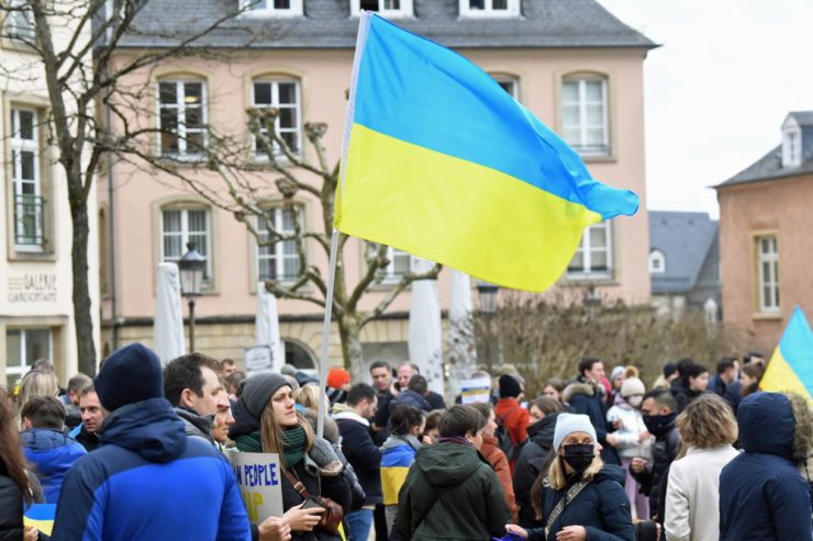 Nach Putins Angriff auf Ukraine / Parlament verurteilt einstimmig russischen Einmarsch