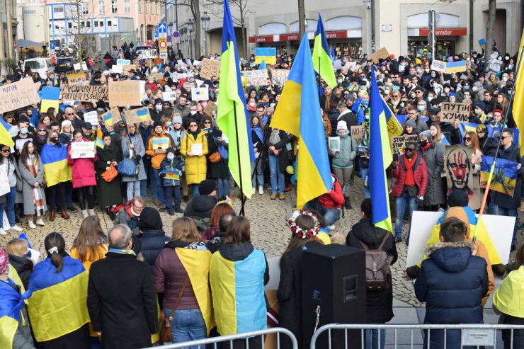 Luxemburg / „Stop Putin! Stop War!“: Bis zu 800 Menschen protestieren gegen den Krieg in der Ukraine