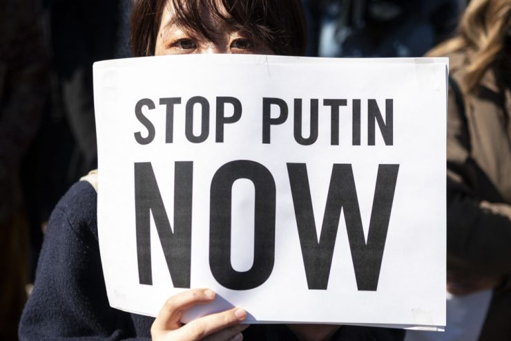 Ticker / Krieg in der Ukraine: Weltweite Proteste gegen Putin – Deutschland liefert Bundeswehrwaffen