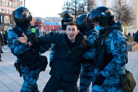 Russland / Trotz drohender Strafverfahren formiert sich der Widerstand gegen Putins Krieg