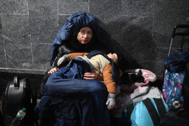 Tag 4 der Ukraine-Krise / Heftige Gefechte – Bundeswehr wird massiv aufgerüstet – Solidaritäts-Demos in vielen Ländern