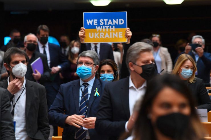 Ukraine-Krieg / Unterstützung von allen Fraktionen in emotionaler Sitzung im Europaparlament