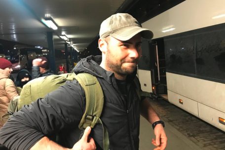 Dieser junge Kanadier reist in die andere Richtung &ndash; er will f&uuml;r die Ukraine k&auml;mpfen