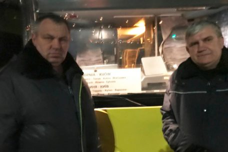 &bdquo;Man muss eben&ldquo;: Aleksander und Wlodymir sind Busfahrer, ihr Ziel ist Kiew&nbsp;