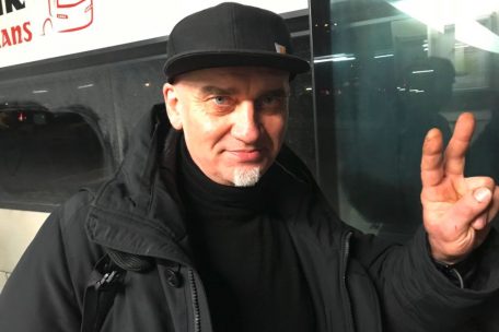 Will erst zu seiner Mutter, dann an die Front: Jan hat seinen Job in den USA aufgegeben