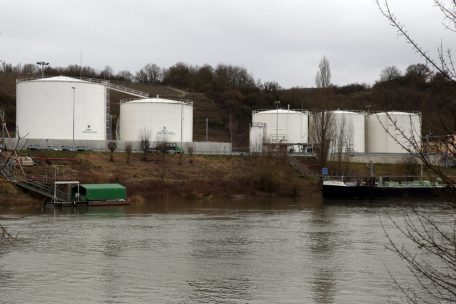 Teile der stategischen &Ouml;lreserven Luxemburgs lagern im Merterter Hafen