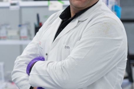 Associate Professor Alexander Skupin ist Biophysiker an der Universit&auml;t Luxemburg und Mitglied der Covid-19-Taskforce von Research Luxembourg, die die Luxemburger Regierung w&auml;hrend der Pandemie ber&auml;t. In der Taskforce ist er vor allem f&uuml;r die Pandemie-Projektionen zust&auml;ndig.&nbsp;