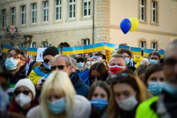 Luxemburg / Bildergalerie: Eine Friedensdemo in Blau und Gelb