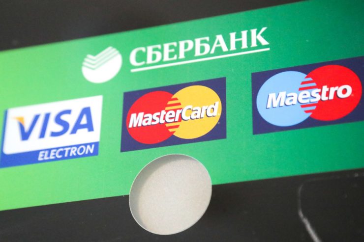 Ukraine-Krieg / Visa und Mastercard stellen Betrieb in Russland ein