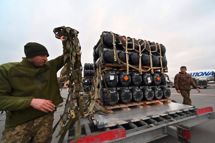 Putins Krieg / Diskret und schnell – Westliche Waffenlieferungen für die Ukraine