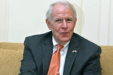 Mit seiner Berufung nach Luxemburg schließen sich gleich mehrere Kreise für Botschafter Barrett. Auch wenn das ursprüngliche Argument für seine Nominierung etwas weit hergeholt scheint.