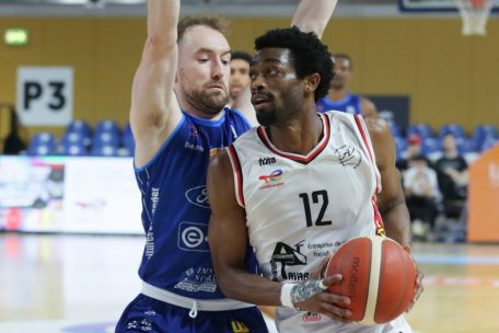 Duane Johnson (Nr. 12) war der MVP des Halbfinalspiels gegen die Etzella Ettelbr&uuml;ck