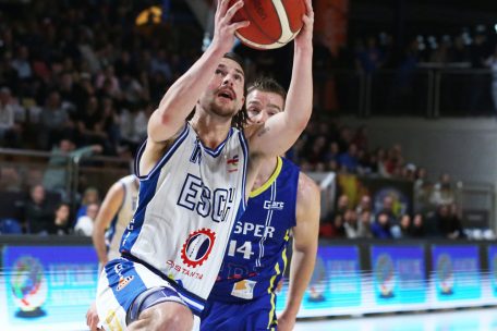 Pit Biever (in Wei&szlig;) ist der einzige Escher Spieler, der bereits einmal mit dem Klub im Pokalfinale stand