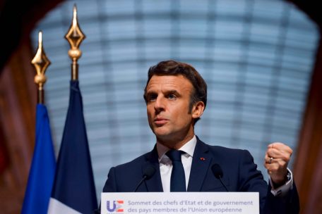 France / Carburants, Corse, campagne présidentielle: Macron face aux problèmes franco-français