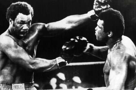 George Foreman (links) in einem Kampf gegen Muhammad Ali&nbsp;