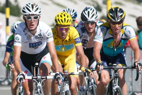 Lance Armstrong (rechts) mit Andy Schleck, Albeto Contador und Fr&auml;nk Schleck