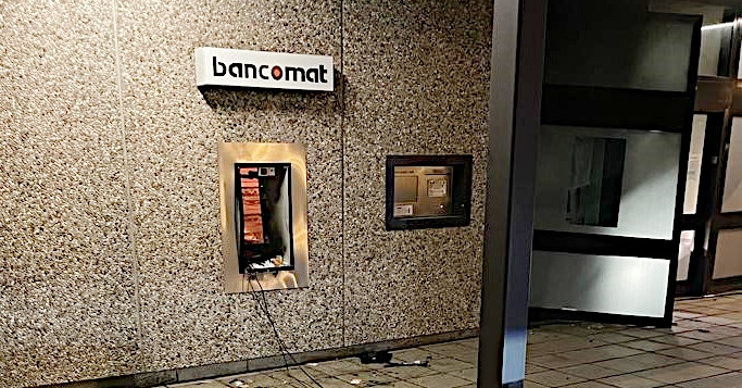 Kriminalität / Unbekannte sprengen Geldautomaten in Niederkerschen