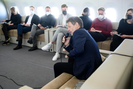 Gas für Deutschland / Scheichs statt Putin: Habeck ist auf Mission am Golf