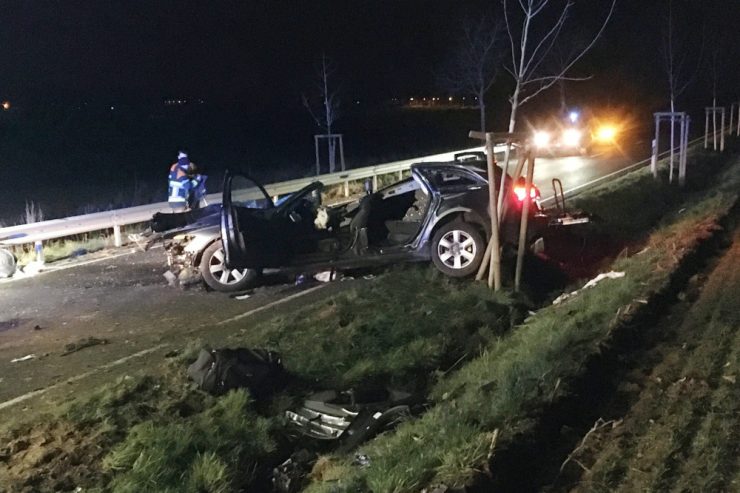 Zwischen Kehlen und Keispelt / 50-Jährige stirbt bei Autounfall, ein Mann wird schwer verletzt