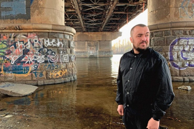 Menschen im Krieg / Der Kiewer Musikproduzent Oleksii koordiniert jetzt Hilfslieferungen