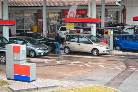 Benzin und Diesel / Energie-Hilfspaket: Italien will Spritpreise um 25 Cent pro Liter senken