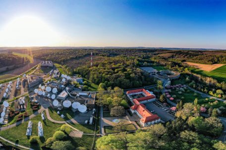 Unternehmen / Satellitenbetreiber SES tätigt Zukauf im Rüstungssektor