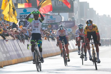 Radsport / Girmay mit historischem Erfolg: Eritreer siegt bei Gent-Wevelgem – Kirsch 40