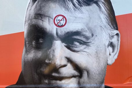 Feature / Ungarns Schicksalswahl im Schatten des Krieges