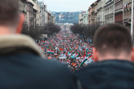 Die Pro-Orban-Demo&nbsp;am 15. M&auml;rz in Budapest stand unter dem Zeichen von &bdquo;Frieden und Stabilit&auml;t&ldquo;