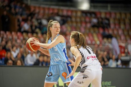 R&eacute;sidence-Kapit&auml;nin Nadine Bourg (in Blau) und ihre Teamkolleginnen mussten gegen Esch die ganzen 45 Minuten durchspielen&nbsp;