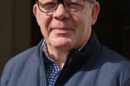 Roger Infalt ist in Ettelbrück geboren und lebt seit langer Zeit in Colmar Berg. Infalt hat 30 Jahre lang als Journalist beim Tageblatt gearbeitet, die letzten zwölf davon als Chef der Lokalredaktion. Seit fast 30 Jahren engagiert sich der 64-Jährige auch im Luxemburger Presserat. Das Amt des Präsidenten der Institution nimmt er schon zum dritten Mal wahr. Davor war er drei Mandate lang hintereinander Generalsekretär des Presserats. Die Länge der Mandate ist immer zwei Jahre.