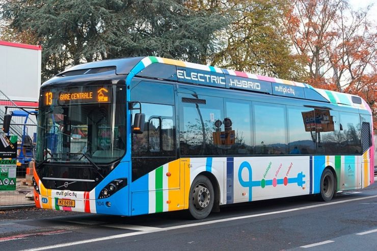 Luxemburg / Unbekannter greift Busfahrer an
