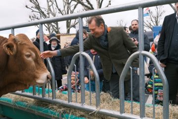 Luxemburg / Kühe streicheln und kochende Politiker: „Bauerenhaff an der Stad“ in Bildern