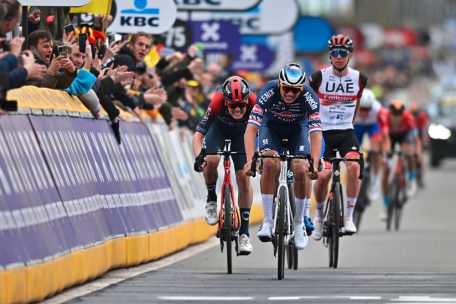 Radsport / Flandern-Rundfahrt: Van der Poel gewinnt Gigantenduell - Pogacar wütend