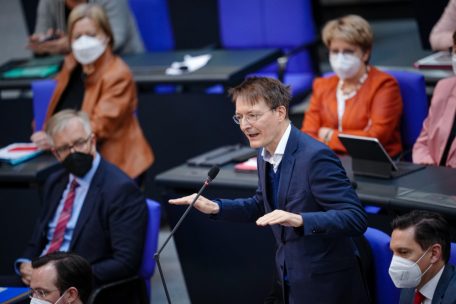 Deutschland / Entwurf für Corona-Impfpflicht im Bundestag gescheitert