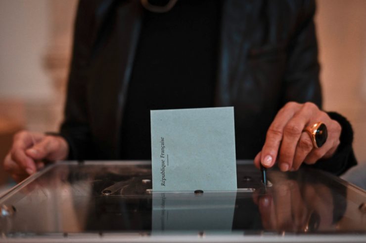 Wohin lenkt Frankreich? / Präsidentschaftswahl geht in erste Runde