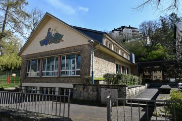 Flüchtlingsunterkünfte in der Hauptstadt / Gemeinde stellt ehemalige Schulgebäude zur Verfügung