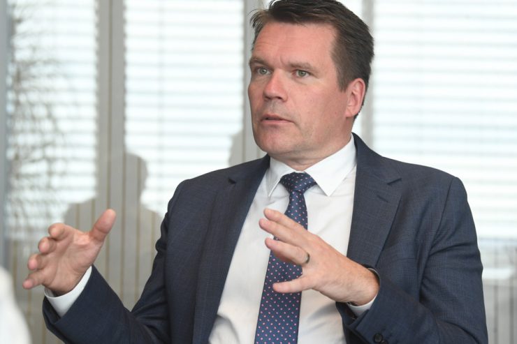 Postdirektor Claude Strasser / Erklärungen zum Thema Postbüroschließungen