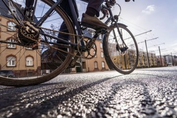 Luxemburg / Radfahrer stürzt bei Überholmanöver durch Traktor – Rettungshubschrauber im Einsatz