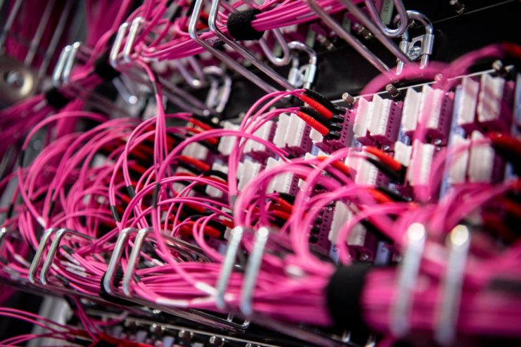 Zweifel an Vergabe-Entscheidung / Kann ausländischer Geheimdienst sensible EU-Daten mitlesen?